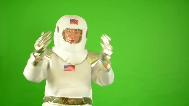 Astronaut je překvapený - zelená obrazovka — Stock video