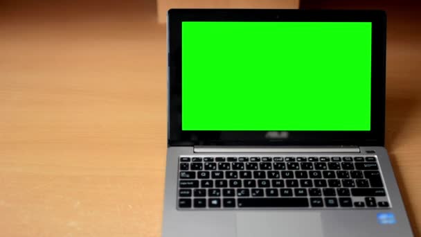 Notebook schermo verde - tavolo — Video Stock