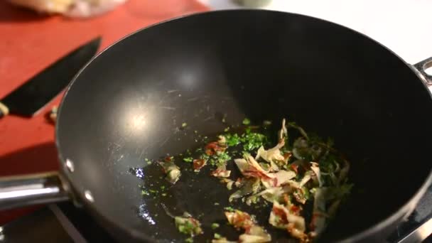 Chef frying food on a frying pan - fry bacon on olive oil — Stock Video