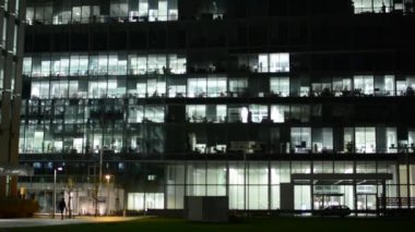 Işıklar - şehir - portre ile giriş - gece - windows ile iş binalar (Ofis)