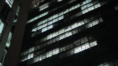 İş kurma (Ofis) - gece - windows ışıklı - portre