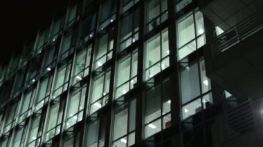 Giriş bina ve iş ışıklı (Ofis) - gece - windows kurma