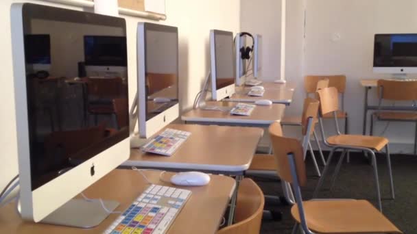 Υπολογιστές γραφείου (στην τάξη) — Αρχείο Βίντεο