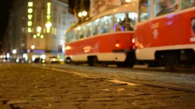 Kentsel street city - bina - gecenin tramvay ile