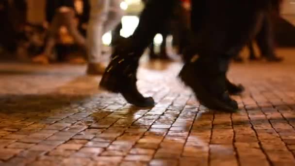 People walking on sidewalk - night (closeup of legs) — Stock Video