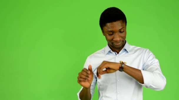 Young handsome black man oversleep and confused - green screen - studio — Stock Video