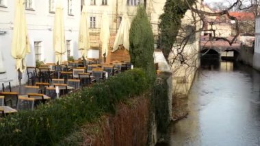 Restoran Şehir - açık oturma - nehir ve doğa