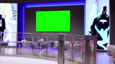 Tv(televizyon) - sinema lobisinde yeşil ekran