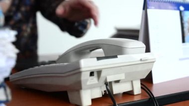 Office - arama telefon numarası - closeup telefonda bulunan kadın telefon