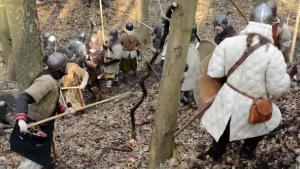 Batalla medieval - guerra - lucha de soldados — Vídeo de stock