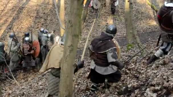 Batalla medieval - guerra - lucha de soldados — Vídeo de stock