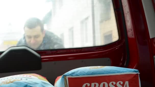 PRAGUE, CZECH REPUBLIC: MARCH 1, 2014: man unloading flour from the car — Stock Video