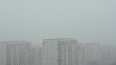 Kar fırtınası - (blok daireler) arka planda bina kentsel