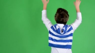 Genç yakışıklı çocuk çocuk (çocuk standları geri) - yeşil ekran - studio sevinir