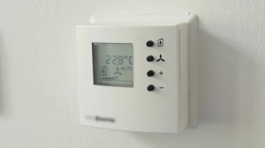 Adam klima ayarlar - closeup (detay)