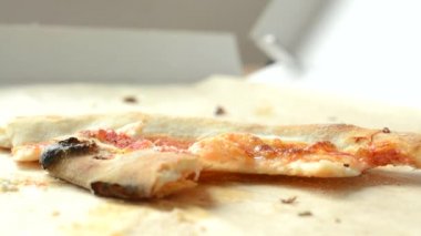 pizza artıkları pizza kutusunda birikir - closeup