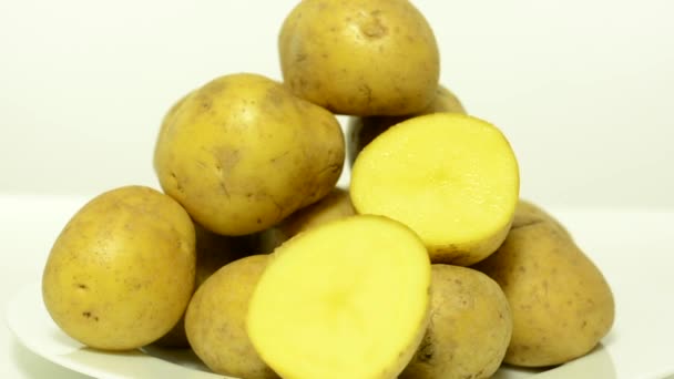 Vegetables - potatoes - white background studio — Stock Video