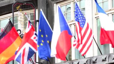 bina bayrakları - rüzgar - İngiltere, Fransa, Abd, Avrupa Birliği, Çek Cumhuriyeti vb.