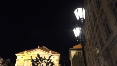 Gece kentsel sokak - lamba - gece dış vintage sanayi - windows