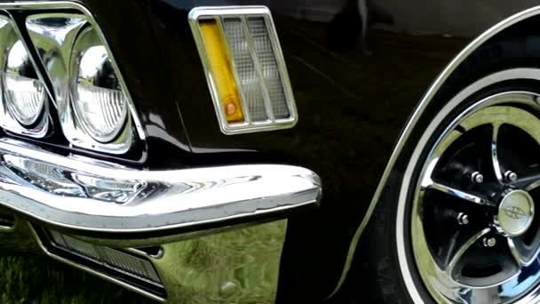 PRAGUE, CZECH REPUBLIC - JUNE 20, 2015: old vintage American car - front side - closeup of headlight — Stock Video