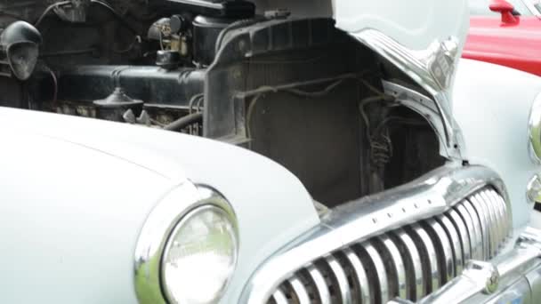 Prague, Cseh Köztársaság-június 20, 2015: Vintage Old American Car: motor — Stock videók