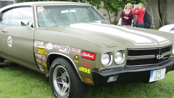 PRAGUE, CZECH REPUBLIC - JUNE 20, 2015: old vintage American car - stickers — Stock Video