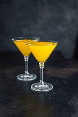 içecek suyu kokteyli balkabağı veya turunçgiller sağlıklı vitaminler atıştırmalıklar metin yiyecekleri arka planı için fotokopi alanı