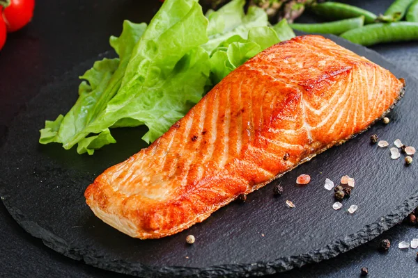 Salmon Fish Fried Bbq Grill Seafood Meal Tasty Serving Size — Stock Photo, Image