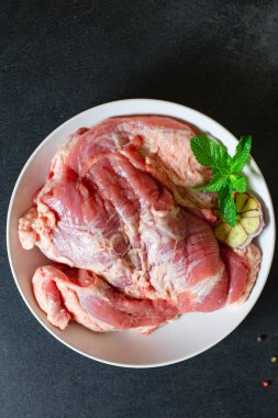 Sağlıklı yemek malzemesi pişirmek için taze et veya sığır eti hamuru. Üst görünüm fotokopi alanı metin yiyecekleri arka planı için. 