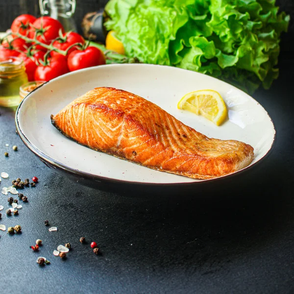 Zalm Vis Gebakken Bbq Grill Zeevruchten Gebakken Maaltijd Lekker Bovenaanzicht — Stockfoto