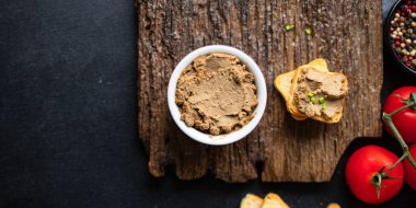 tavuk ciğeri ya da ördek ezmesi taze lezzetli çerez üst görünüm fotokopi uzay yemeği arka plan 