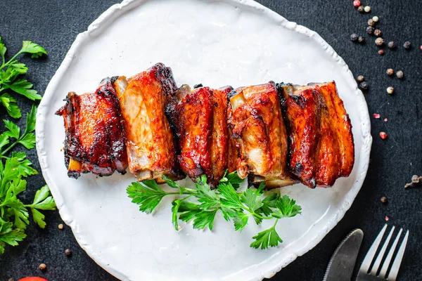 Costelas Grelhadas Churrasco Porco Especiarias Molho Tomate Pedaço Carne Segundo — Fotografia de Stock