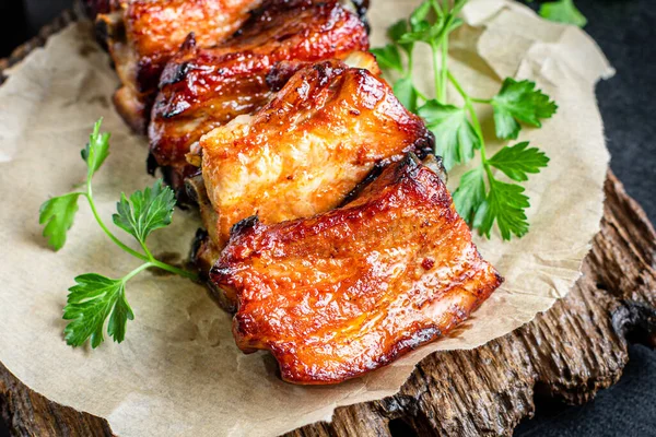 Costelas Pedaços Carne Osso Banha Gordura Grelhado Molho Churrasco Segundo — Fotografia de Stock