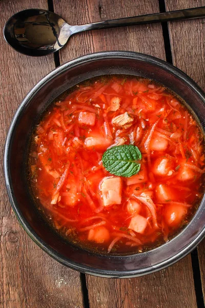 붕소붉은 토마토 수프에 고구마와 수있는 야채와 건강에 간식을 수있는 야채를 — 스톡 사진