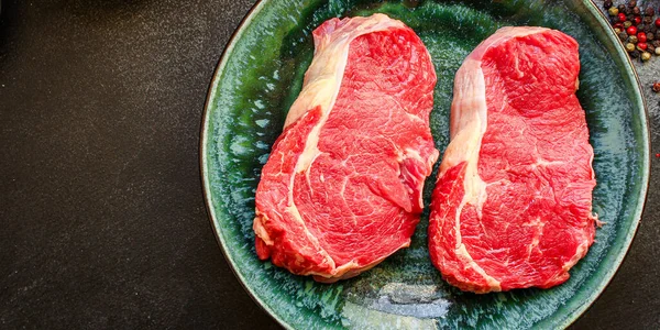 Stek Wołowy Świeży Surowy Kawałek Mięsa Gotowy Jedzenia Stole Zdrowy — Zdjęcie stockowe