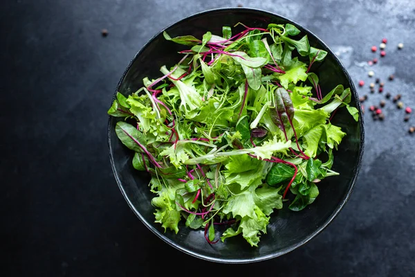 Salada Verde Mistura Alface Suculento Microgreen Lanche Pronto Para Comer — Fotografia de Stock