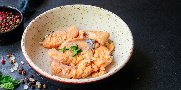 Łosoś Konserwy Ryby Owoce Morza Gotowy Jedzenia Stole Zdrowy Posiłek — Zdjęcie stockowe