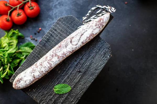 Salsicha Fuet Fumado Seco Curado Salame Carne Mesa Refeição Lanche — Fotografia de Stock