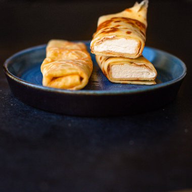 Krep, krep, krep, peynir, ricotta krep, tatlı tatlı tatlı vanilyalı krema, açık hava atıştırmalığı için.