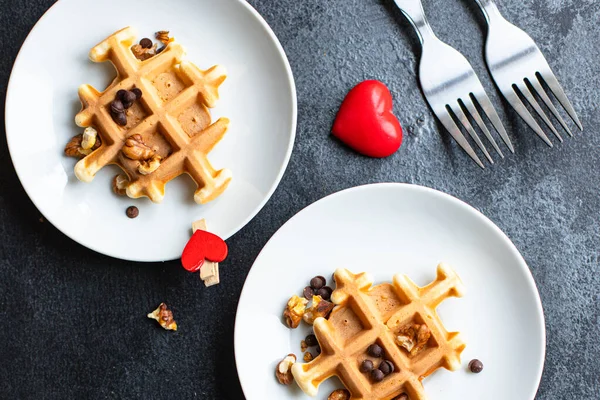 Belga Waffles Desayuno Para Dos Personas Forma Corazón Lovevalentines Día — Foto de Stock