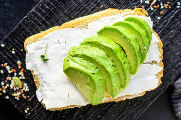 Avocado Grill Sandwich Fritti Spuntino Vegetariano Sul Tavolo Pasto Sano — Foto Stock