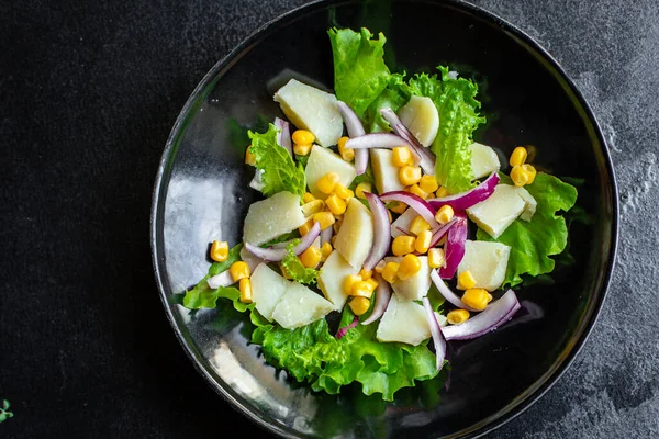 Batata Salada Vegetal Com Alface Milho Milho Mesa Para Refeição — Fotografia de Stock