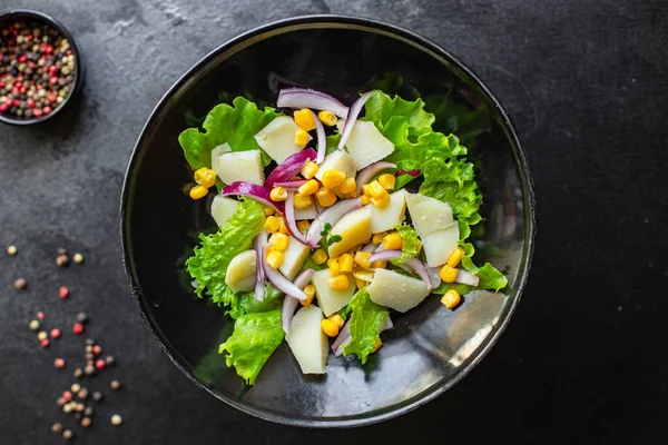 Batata Salada Vegetal Com Alface Milho Milho Mesa Para Refeição — Fotografia de Stock
