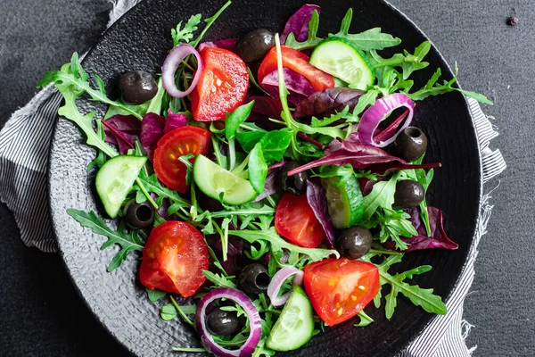 Salada Legumes Tomate Arugula Alface Azeitonas Legumes Fast Food Pronto — Fotografia de Stock