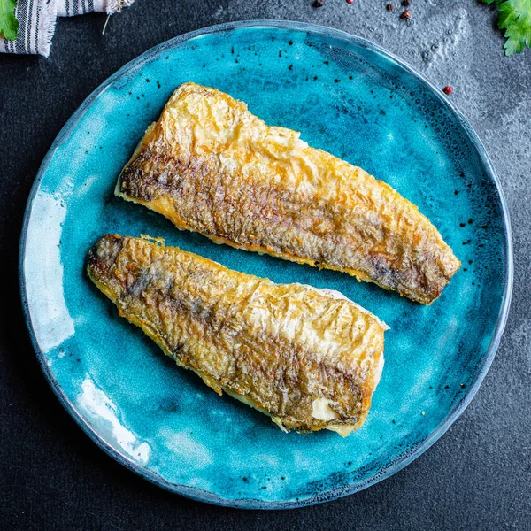 Merluza Pescado Frito Mariscos Frescos Segundo Plato Parte Sobre Mesa — Foto de Stock