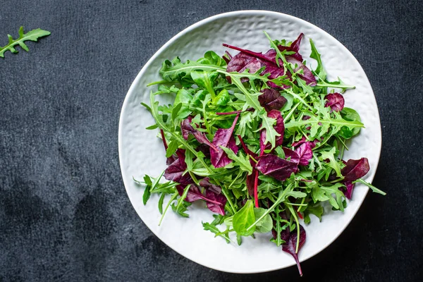 Salada Legumes Mix Greens Alface Folhas Prontas Para Comer Porção — Fotografia de Stock