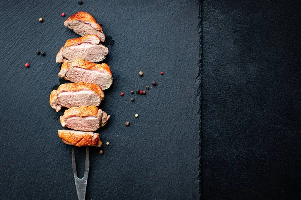 Entenbrustfleisch Gebratenes Geflügel Grill Portion Auf Dem Tisch Gesunde Mahlzeit — Stockfoto
