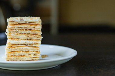 kek Napolyon puf kek tatlı aperatif çerez sağlıklı yemek üst görünüm fotokopi alanı metin yiyecekleri arka plan kırsal görüntü için