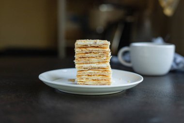 kek Napolyon puf kek tatlı aperatif çerez sağlıklı yemek üst görünüm fotokopi alanı metin yiyecekleri arka plan kırsal görüntü için