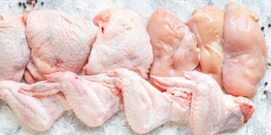 tavuk çiğ et parçaları kümes hayvanları göğüs, but, kanat aperatif sağlıklı yemek üst görünüm fotokopi alanı metin gıdası arka plan kırsal görüntü keto veya paleo diyeti için